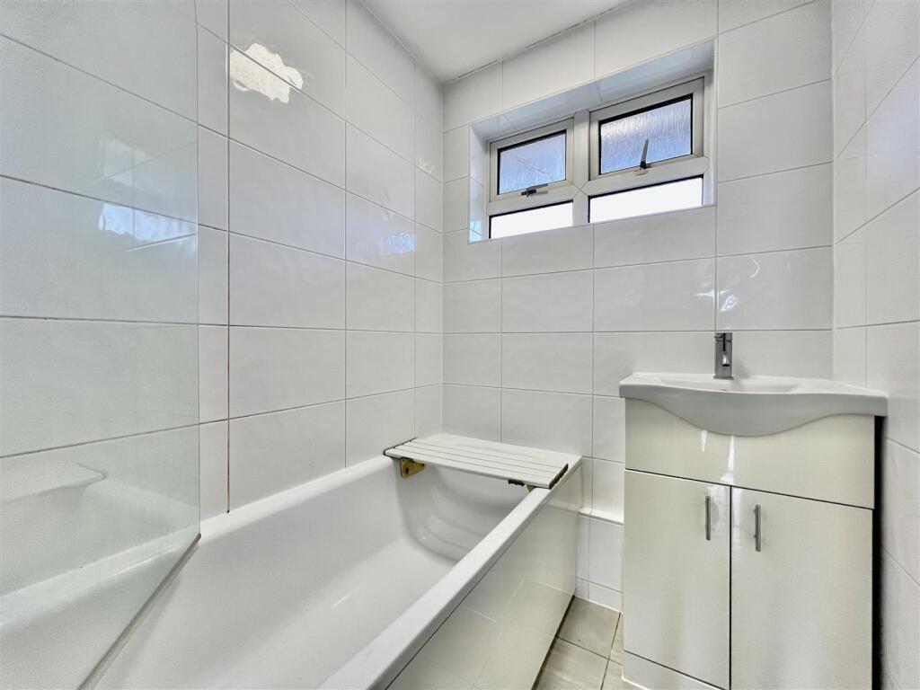 Family Bathroom/ WC