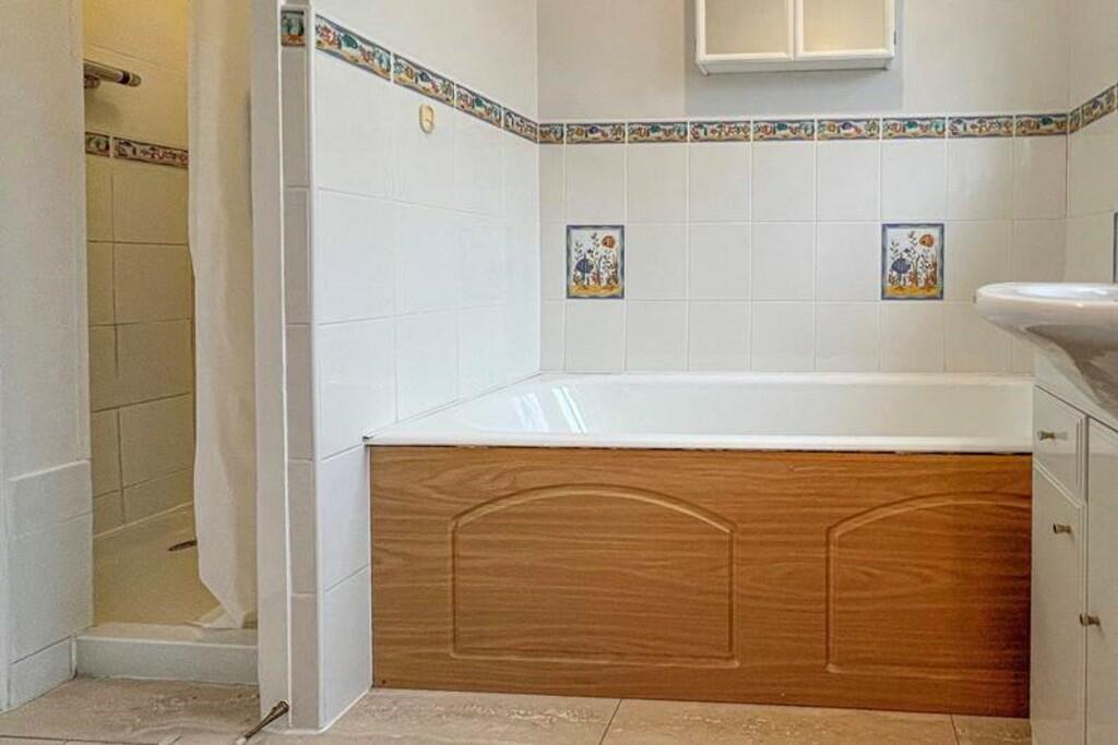 Ground floor Bath...