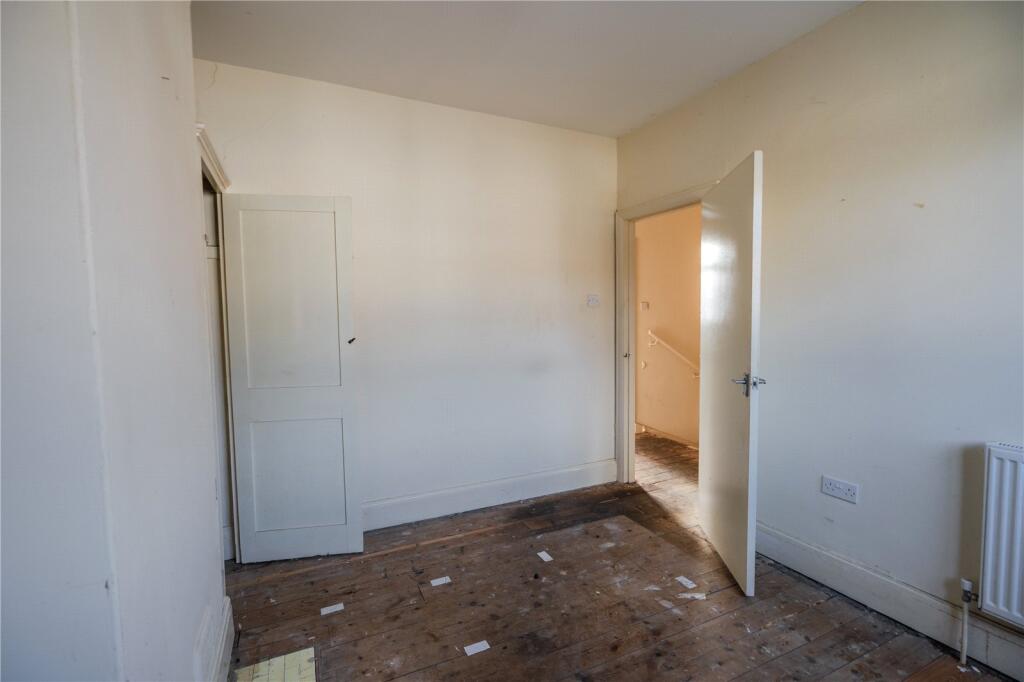 Bedroom 1 (2)