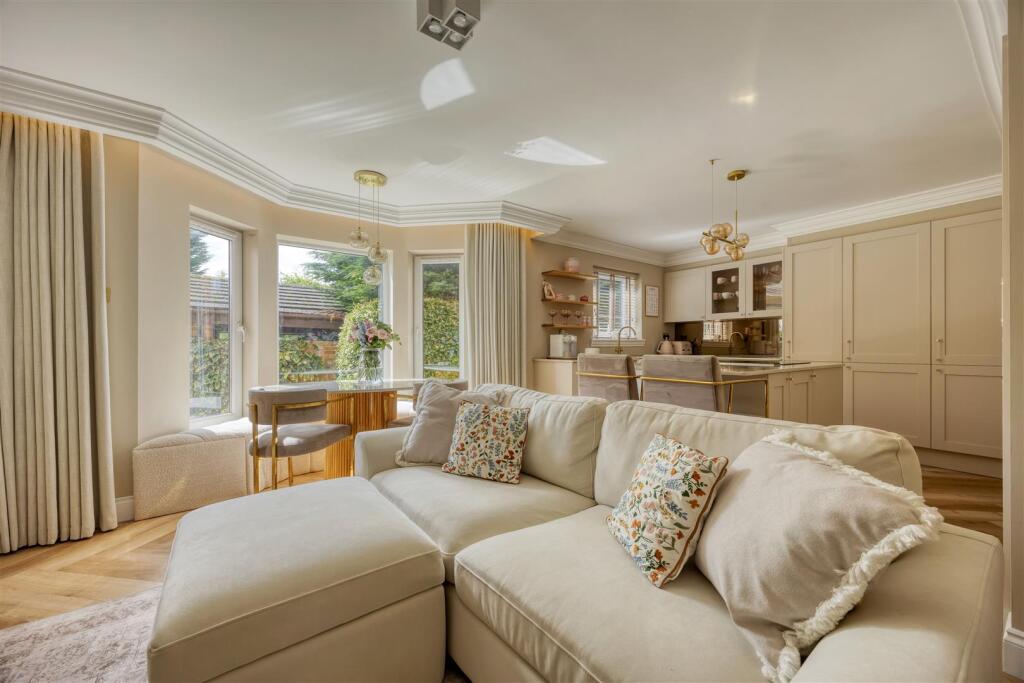 FLAT2_31_ALEXANDRA_ROAD_LENZIE_018.JPEG