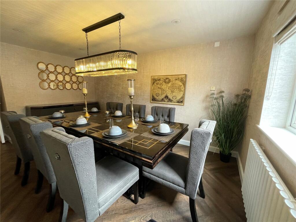 Bedroom /Dining Room