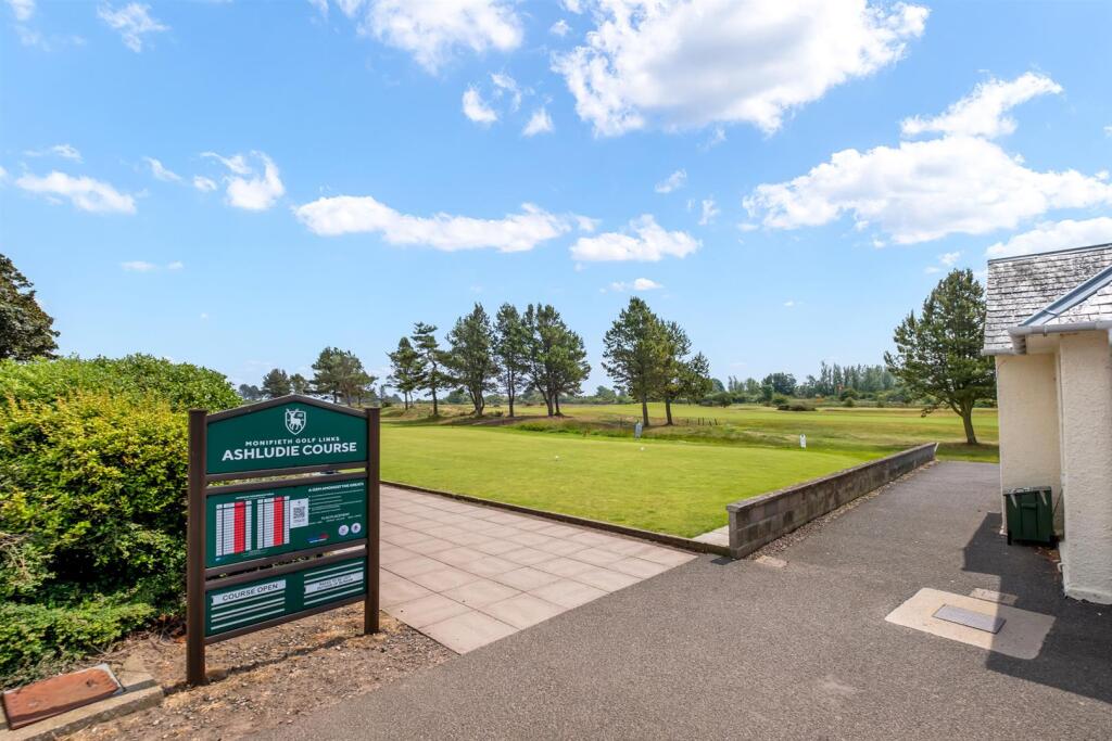 11 golf avenue (16).jpg