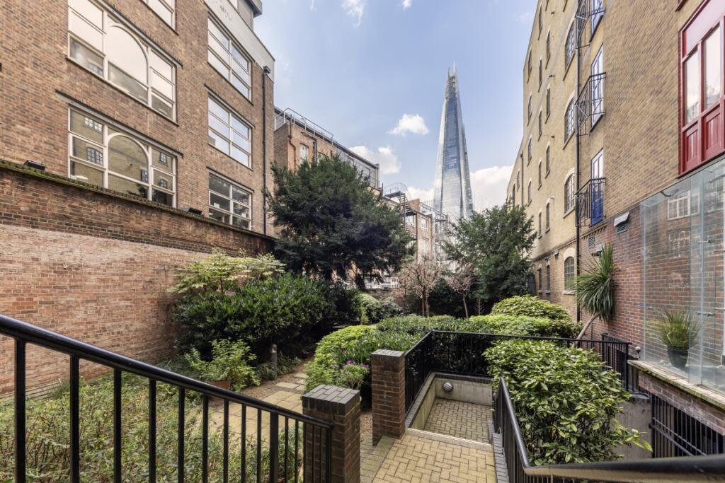 Lion Court F2 (27...