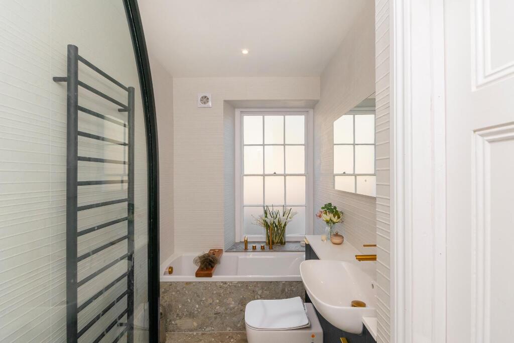 1H7RCN - Bathroom C.jpg