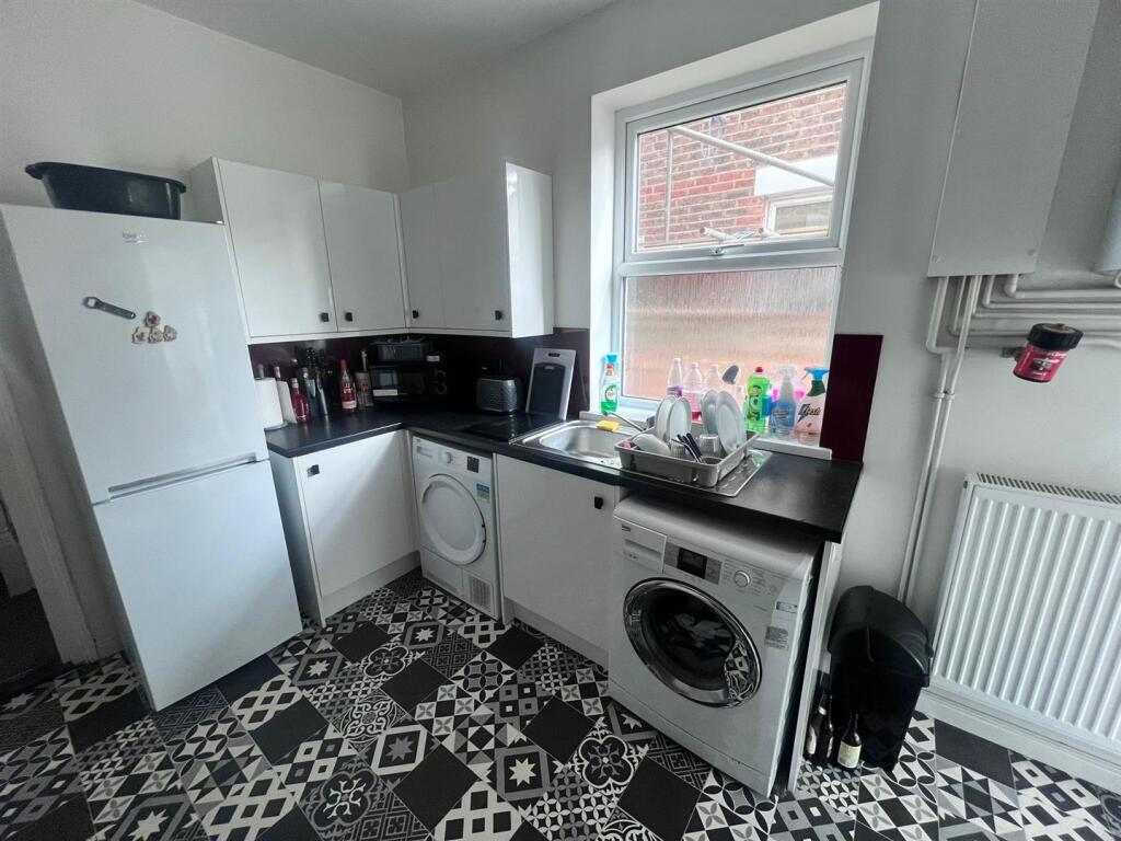 Kitchen 2.jpg