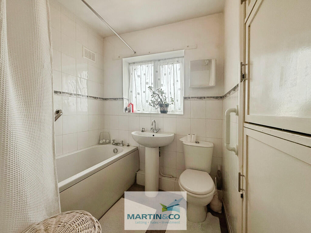 5f1123be--40CC-8E...