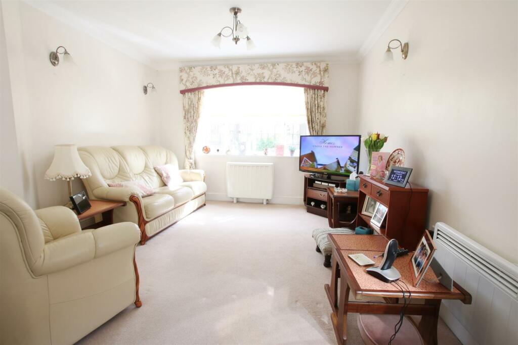 lounge 20.3.JPG