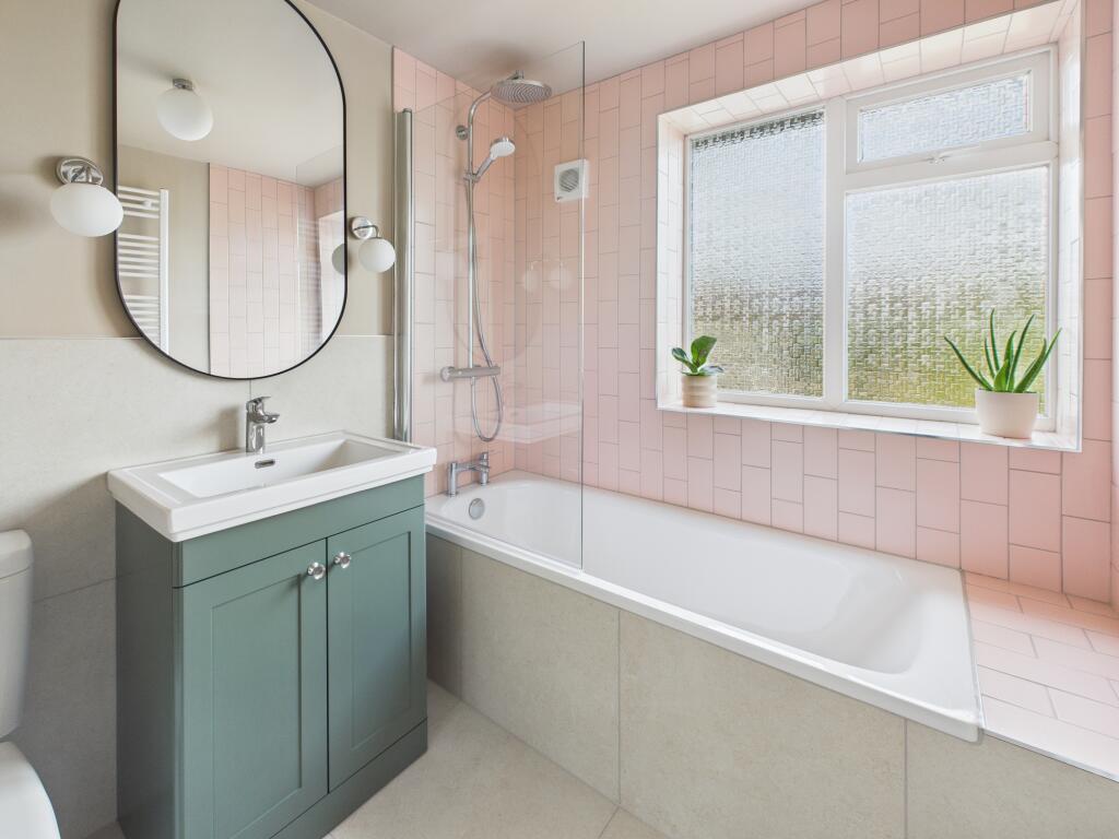 CAM02519G0-PR0333-STILL022