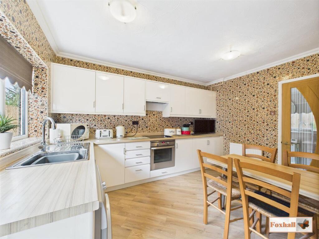 Kitchen / Breakfast Room