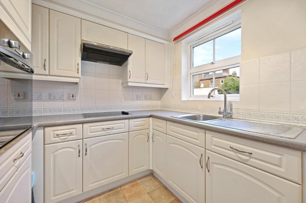 RCREA- 15 pegasus court-kitchen 3 (1).jpg