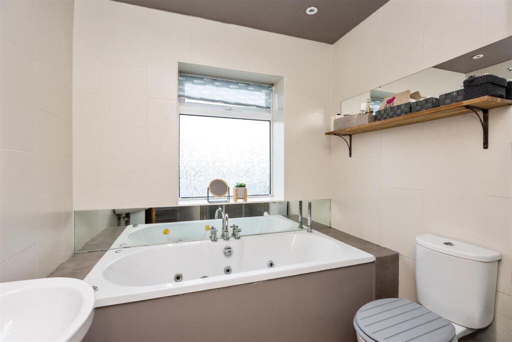 BATHROOM.jpeg