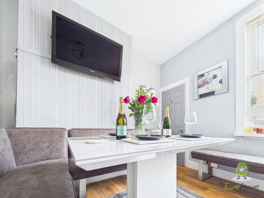 CAM01543G0-PR0138-STILL030