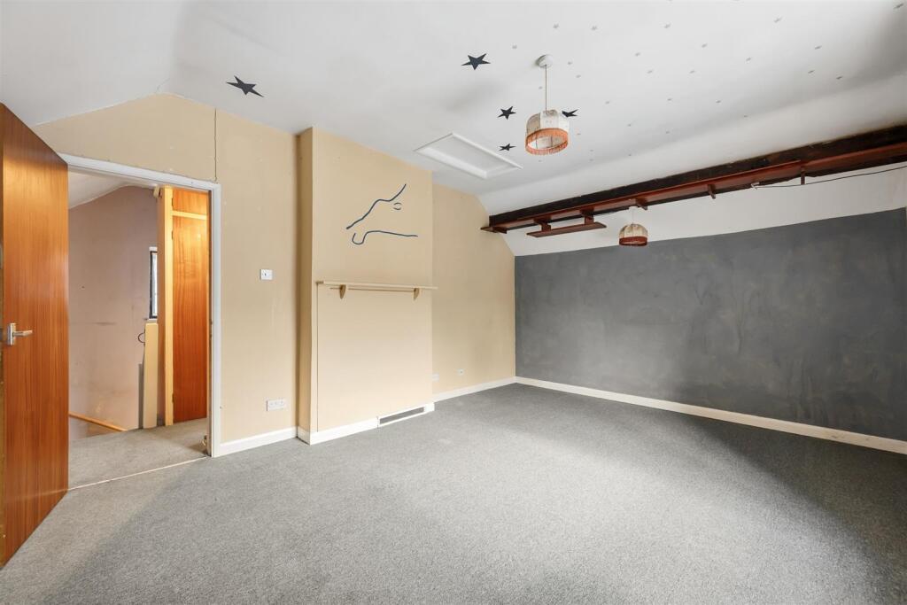 Bedroom One to landing.jpg