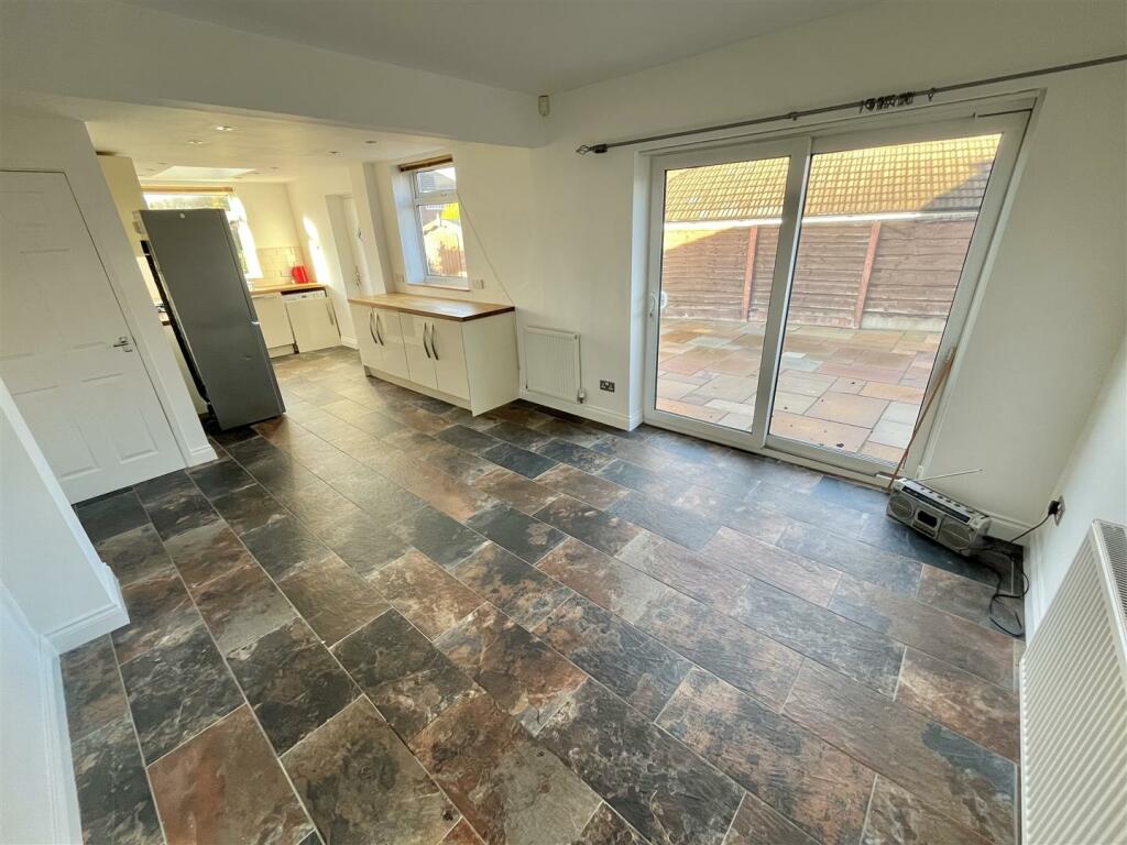 Open Plan Dining Kitchen Aspect 2