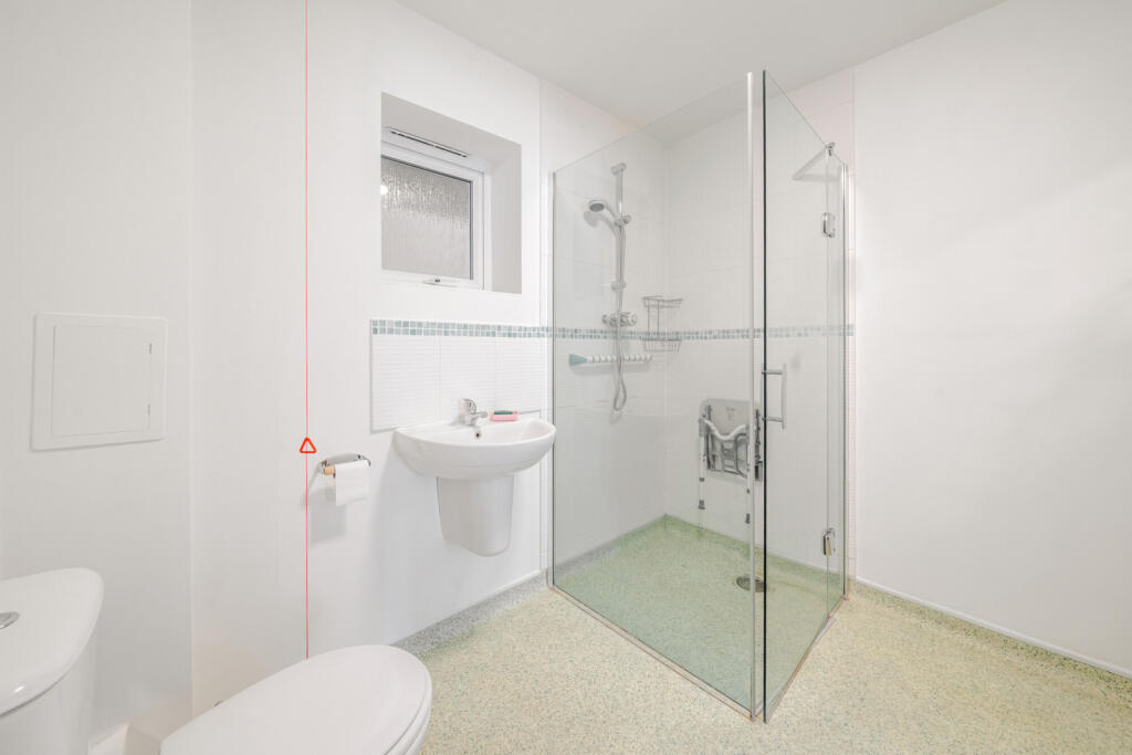 1332483-4-688a0b9...