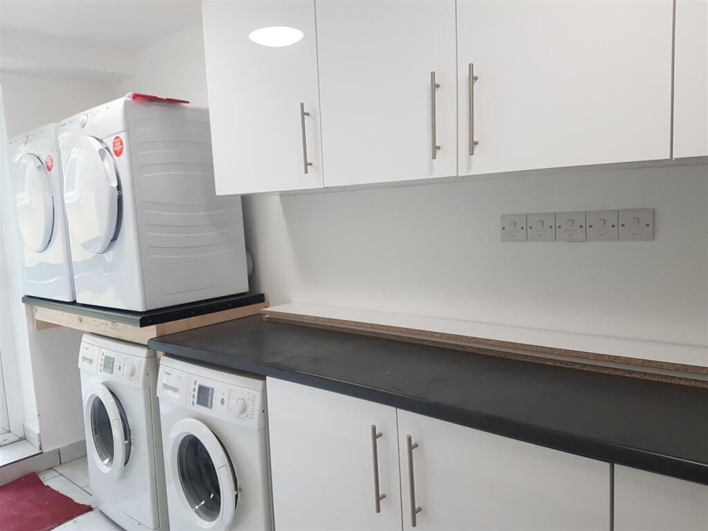 washing machine Room.jpg