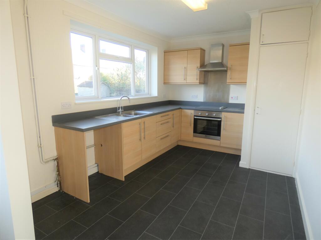Pic 2 Kitchen.JPG