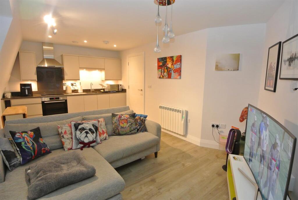 Lounge Kitchen 3.JPG