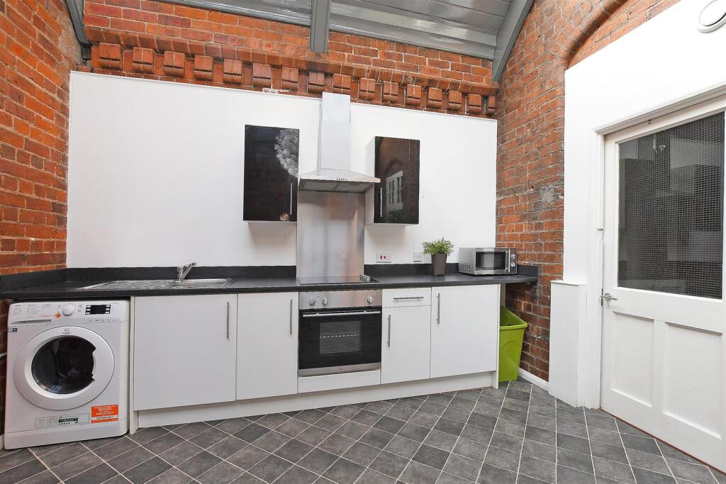Barracks Penthouse 3.jpg