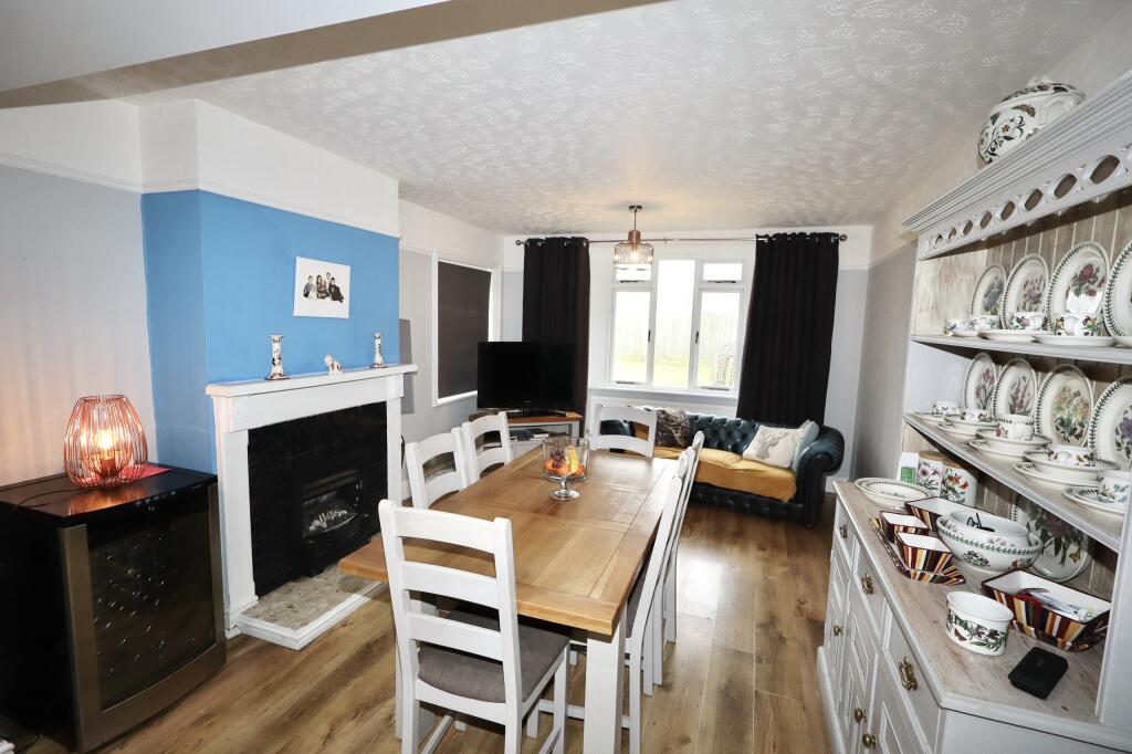 Kitchen / dining room