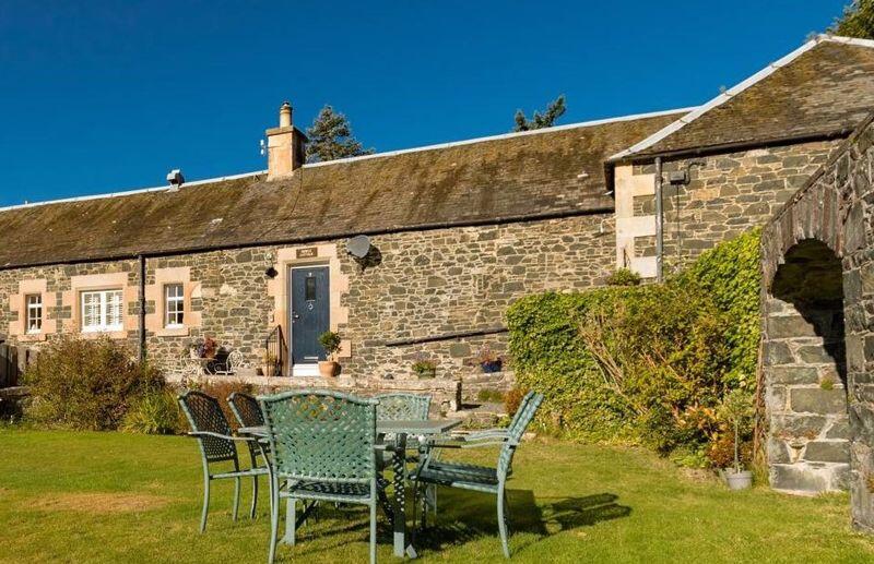 Meikle Cottage, 2 Kingsmeadows Cottages, Peebles, EH45 9HR