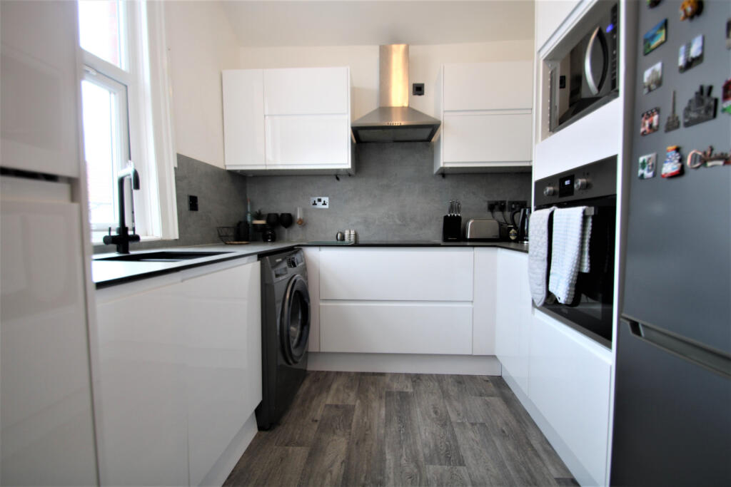 Kitchen 2.JPG