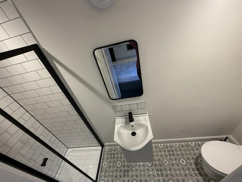 S2 Ensuite.JPG
