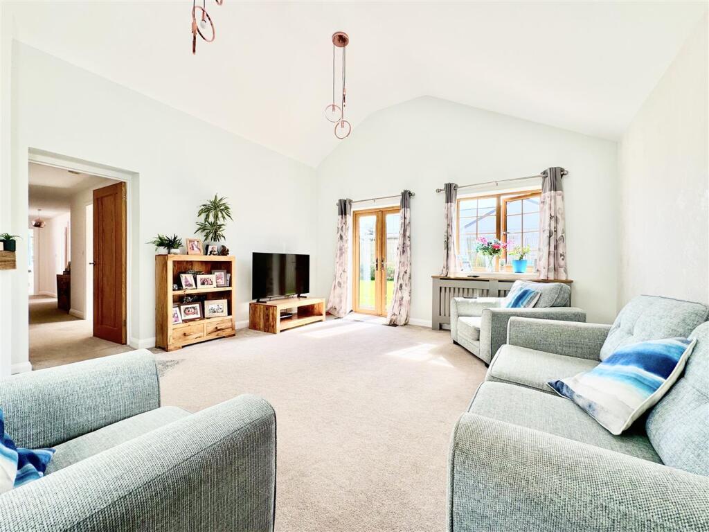 LIVING ROOM.jpeg