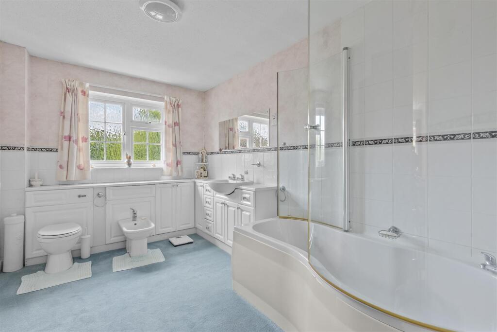 6 Huntley Close, HP13 5PQ-4.jpg
