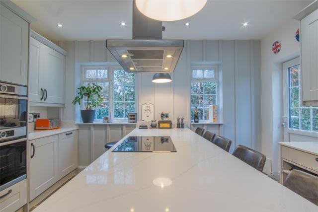 KITCHEN/BREAKFAST ROOM