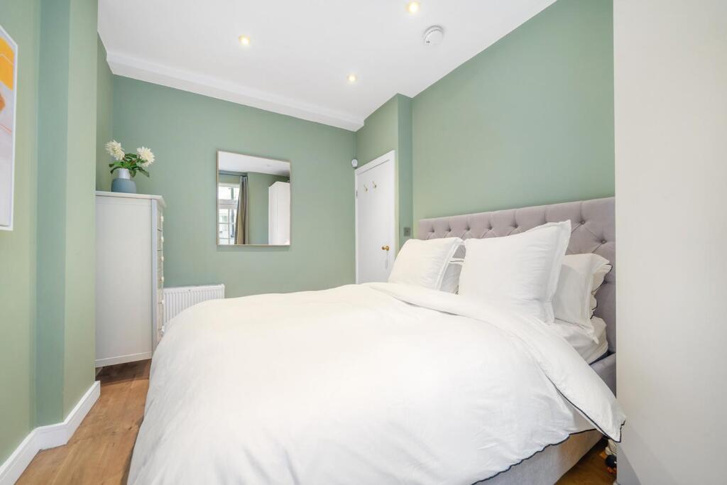 Bedroom 2 (2).jpg