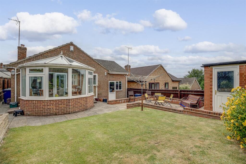 6 Lorraine Close, HP13 7JY-11.jpg