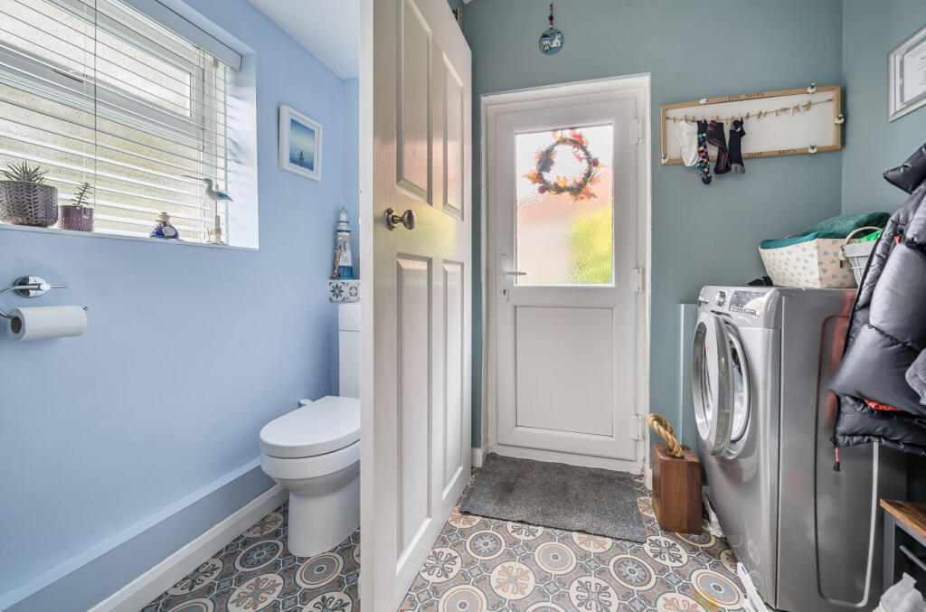 1374111-9-69023c5...