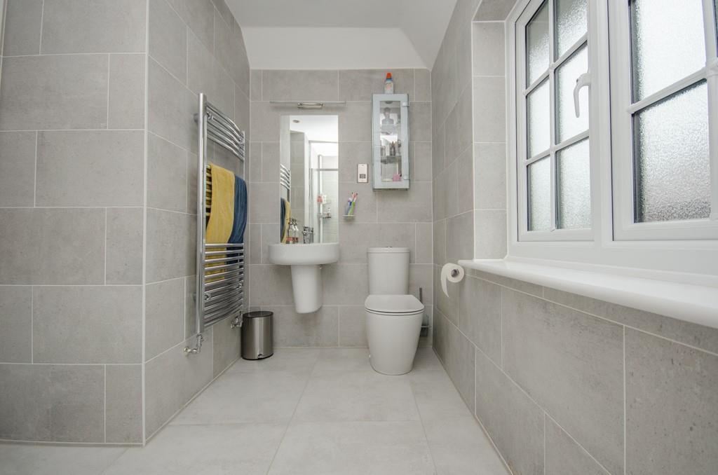 En-suite pic 2.jpg