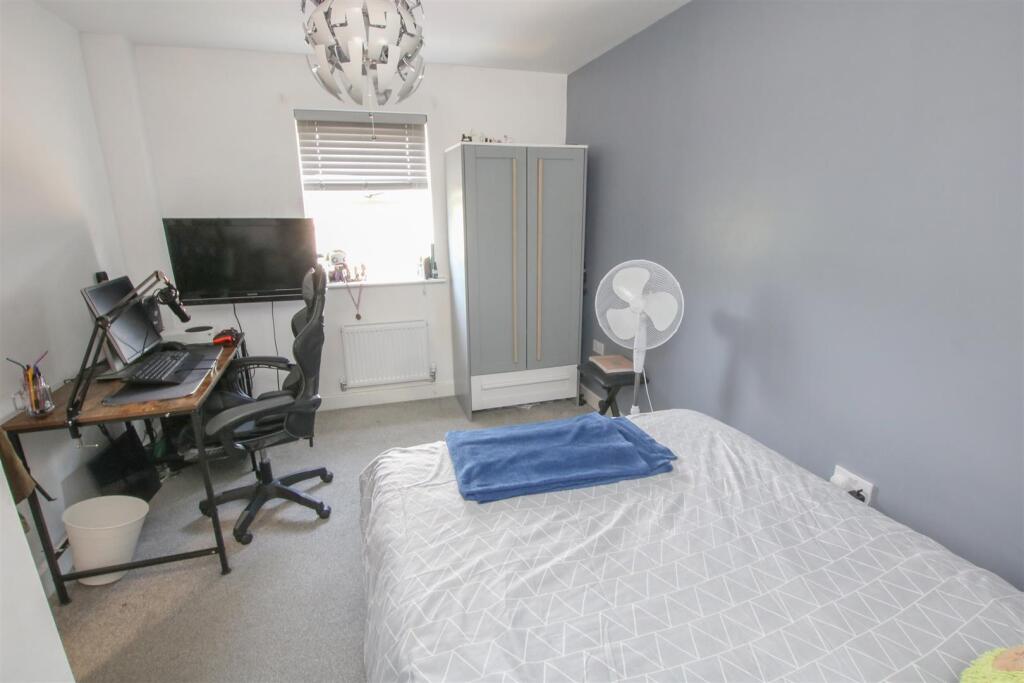 BEDROOM 2