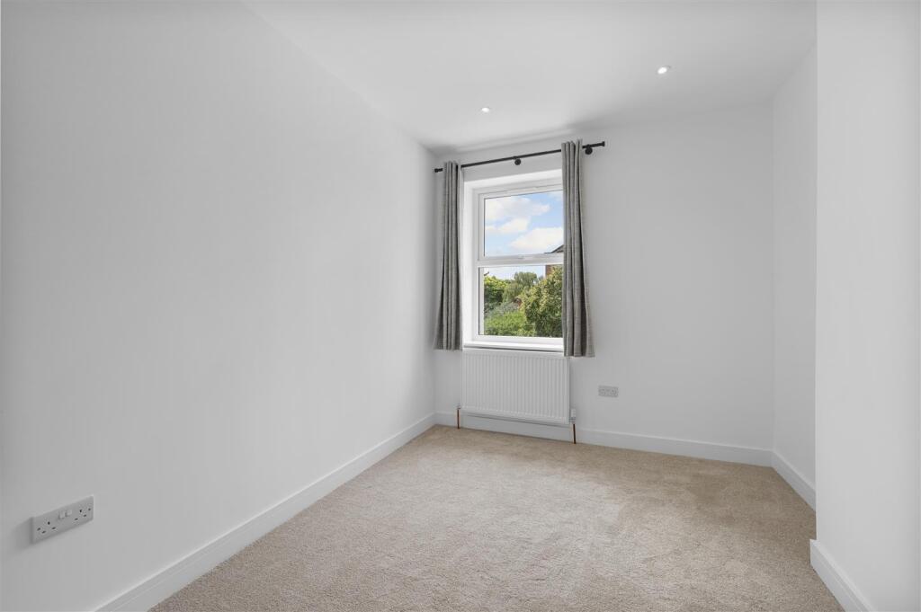 Flat 1, 80 Durham Road,7.jpg