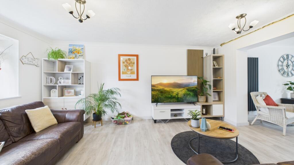 ewemove-goodwoodclose-livingroom2
