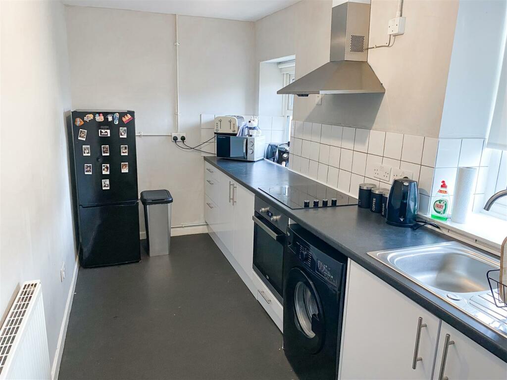 Kitchen 001.jpg