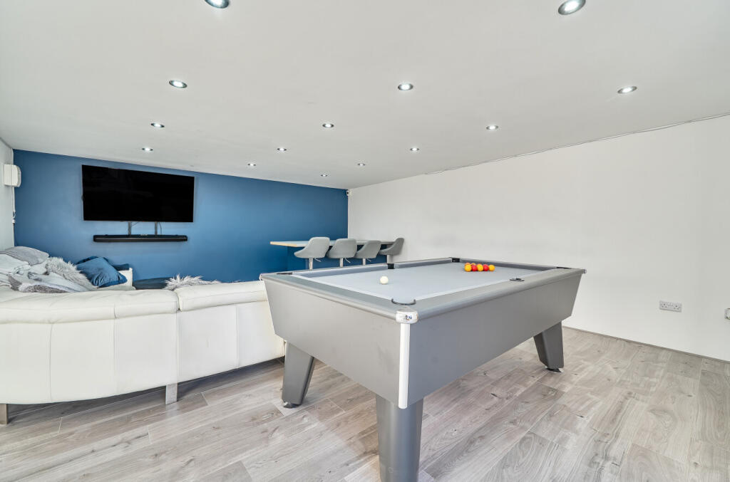 1386548-15-692ed5...