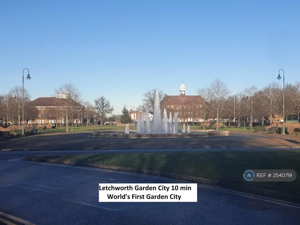 Supermarkets And Retail Park