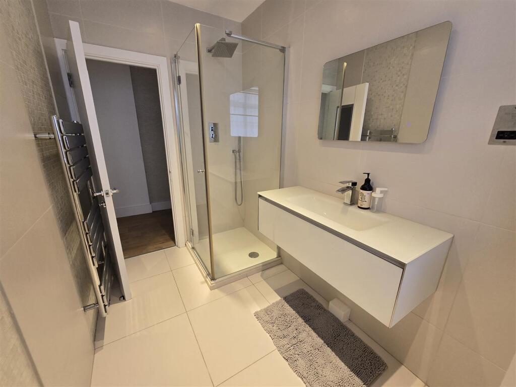 00 Shower room2.jpg