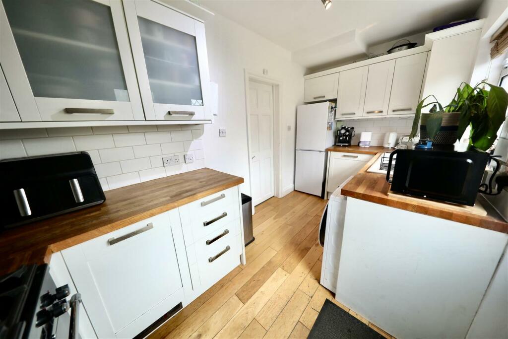 16 Bristol - Kitchen.jpg