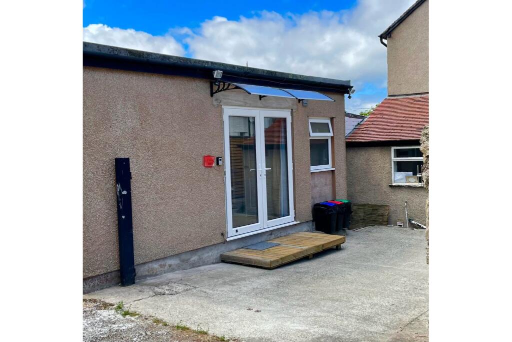 Annexe Entrance