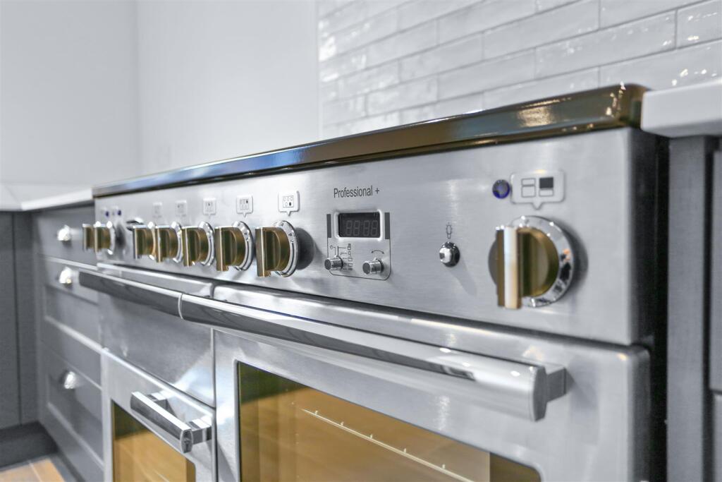 1578342896 - 5 Amberwood Grove -22.jpg