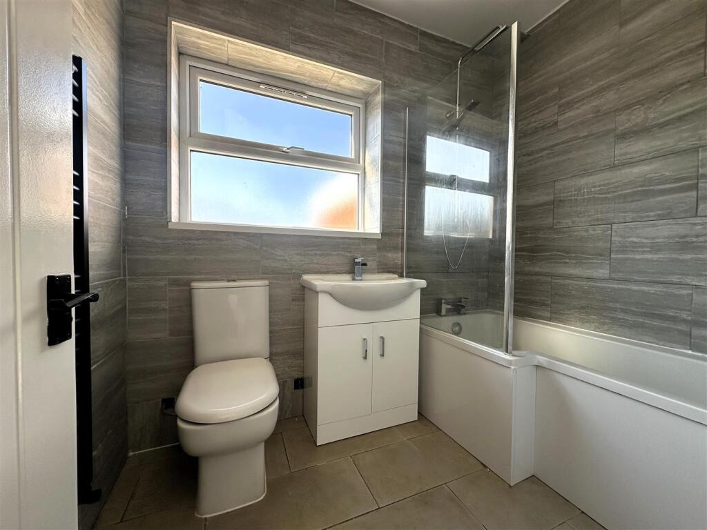 Bathroom II.jpg