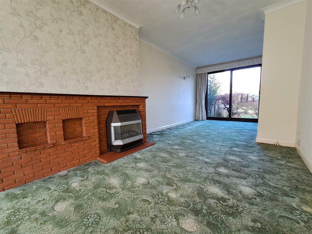 Extended Through Lounge/Diner