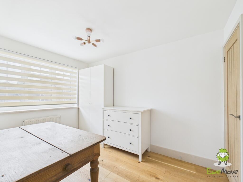 EweMove Estate Agents Basingstoke - 2 Cowslip Bank