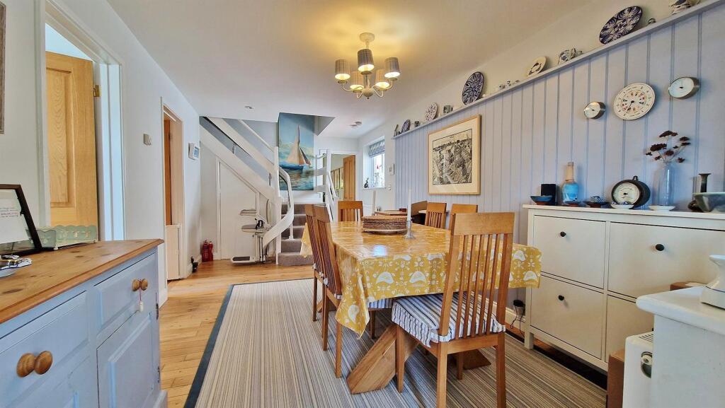 Hallway/Dining Room