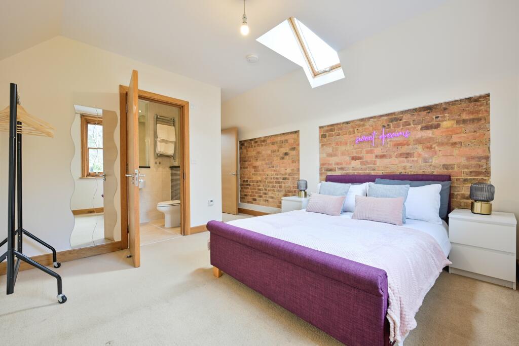 Bedroom 1 (2)