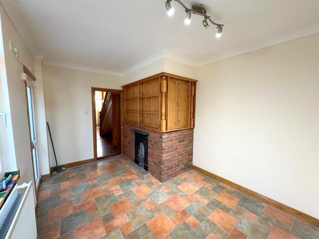 Dining Room b.jpg